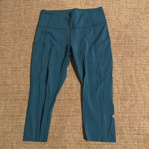 teal/submarine green Lululemon leggings crop 21” size 10 with pockets